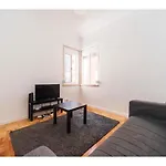 Houze_4 Room Flat In Central Lisbon